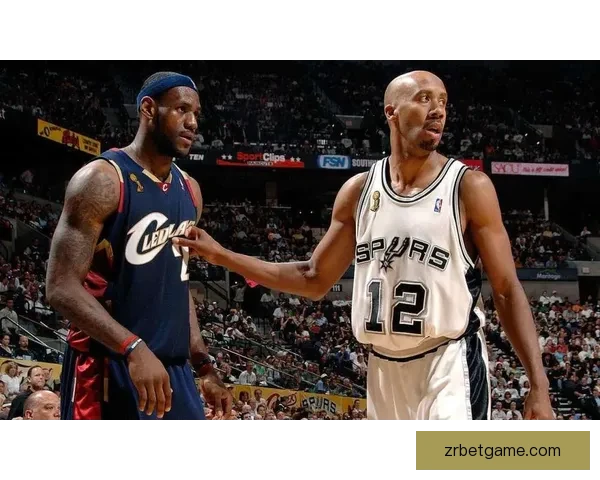 东契奇模仿詹姆斯晒打高尔夫动态 展现休闲时光与运动魅力