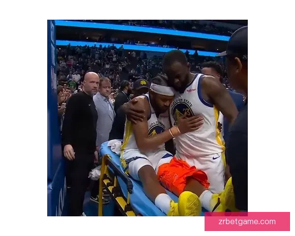 穆迪大伤登全美第一热搜 X光检查后坐轮椅离场 专家称情况堪忧